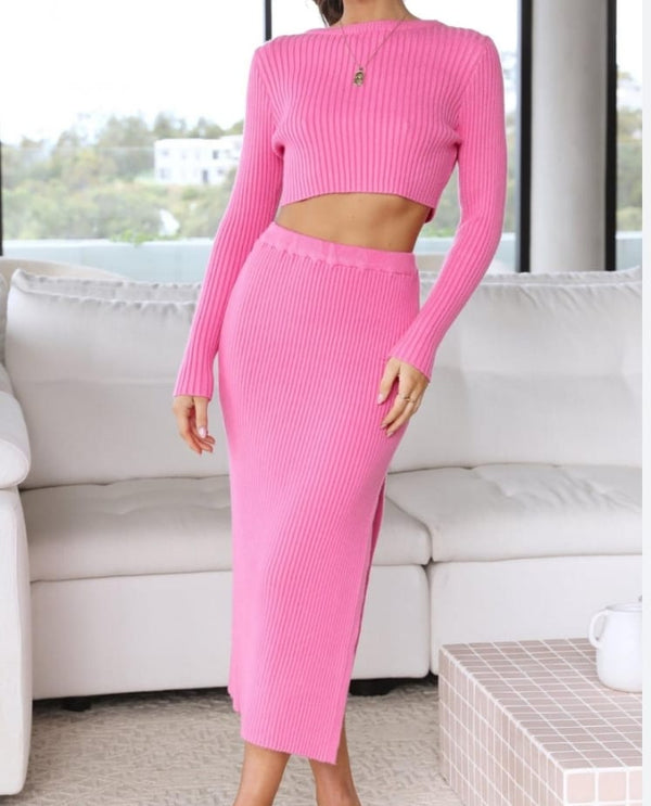 Knitted short top and side slit skirt co-ord set pink