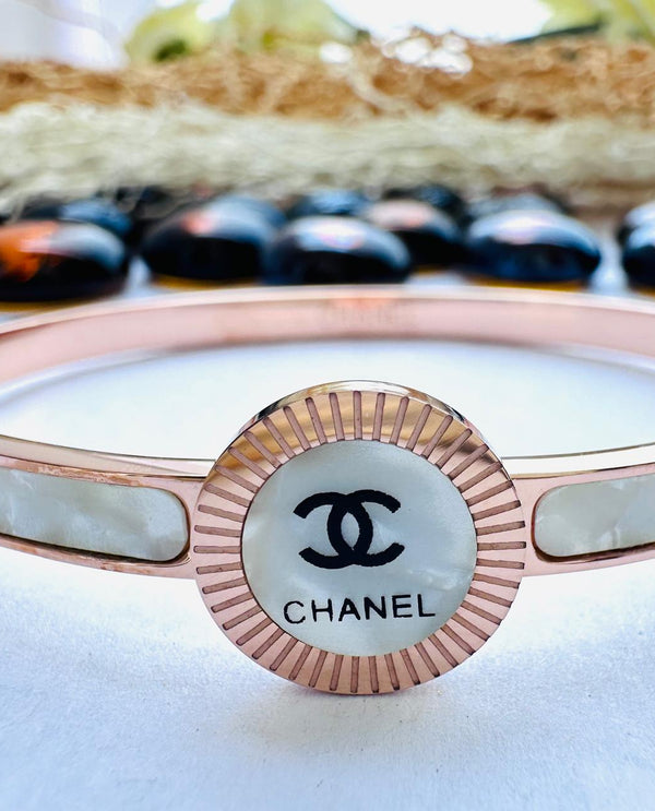 CHANEL MOP Shin Min bracelet