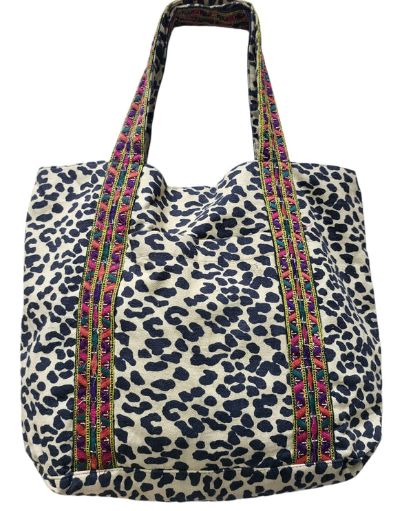 Animal print embroidery detailed tote bag