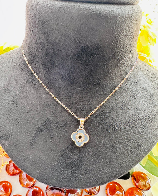 Clover adjustable chain pendant